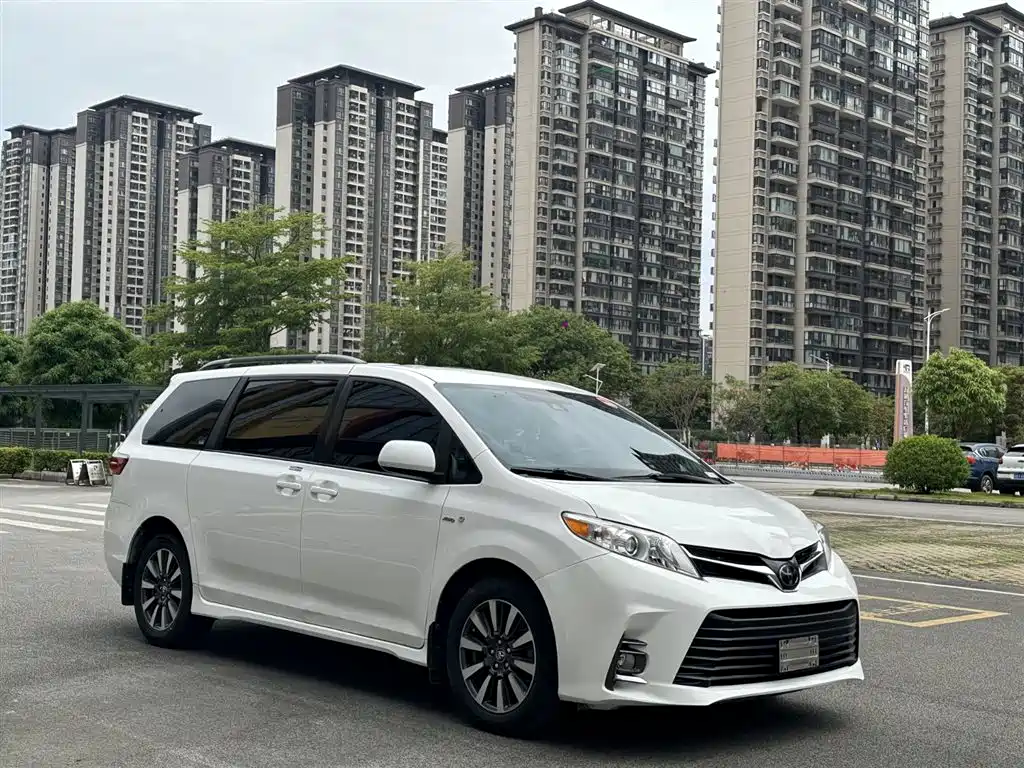 Toyota Sienna 2018 — фото 3