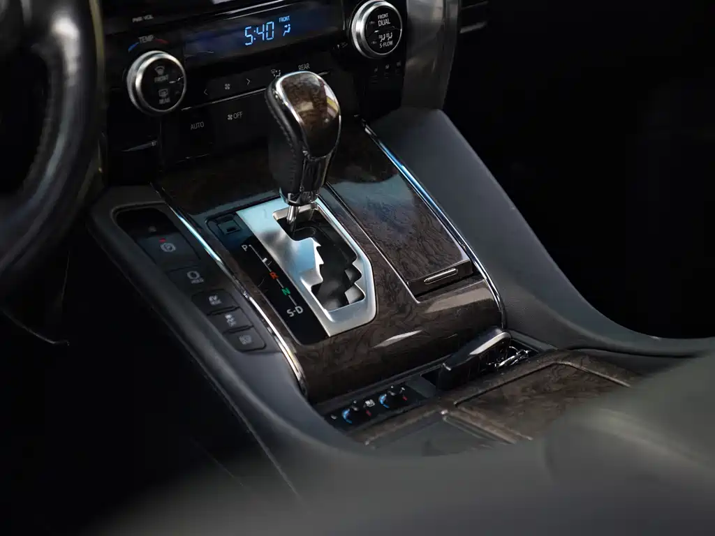 Toyota Alphard 2022 — фото 13