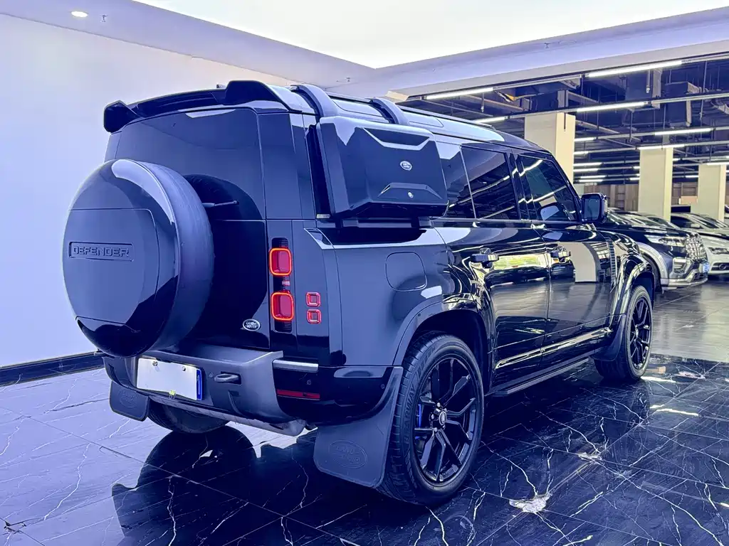 Land Rover Defender 2021 — фото 16