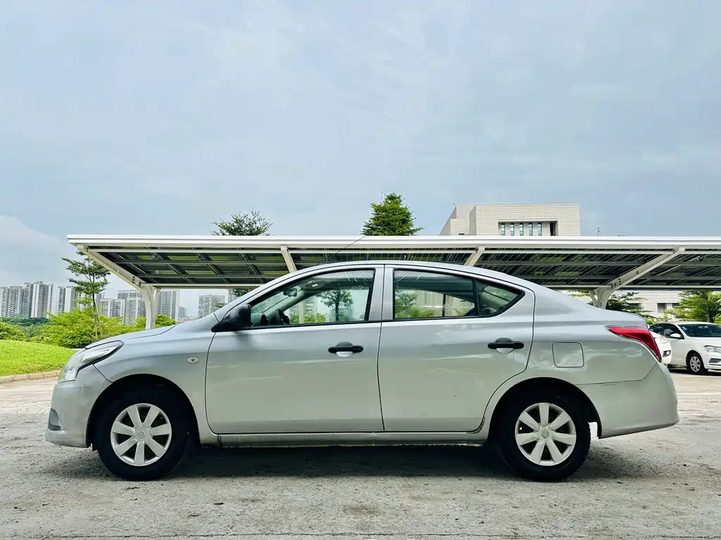 Nissan Sunny 2015 — фото 4
