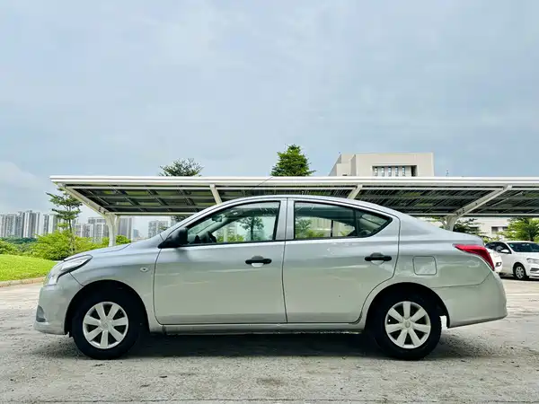 Nissan Sunny 2015
