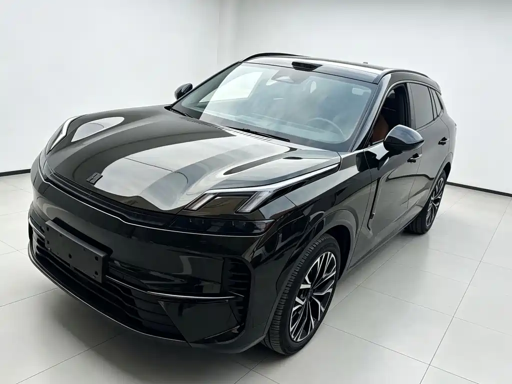Lynk & Co 08 EM-P 2025