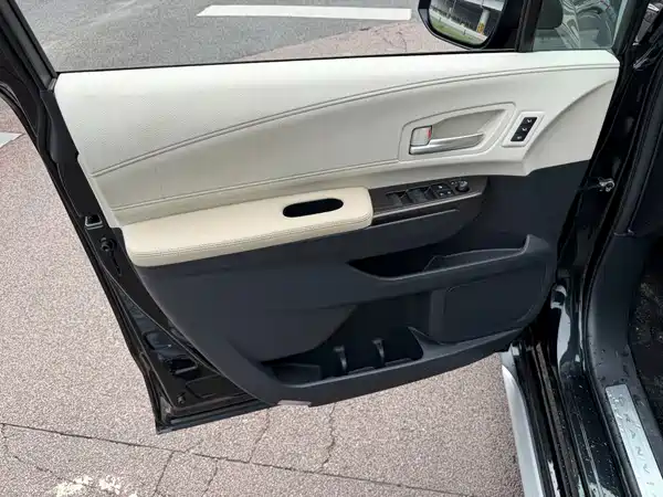Toyota Granvia 2023