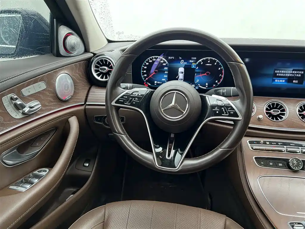 Mercedes-Benz E-Class 2023 — фото 9