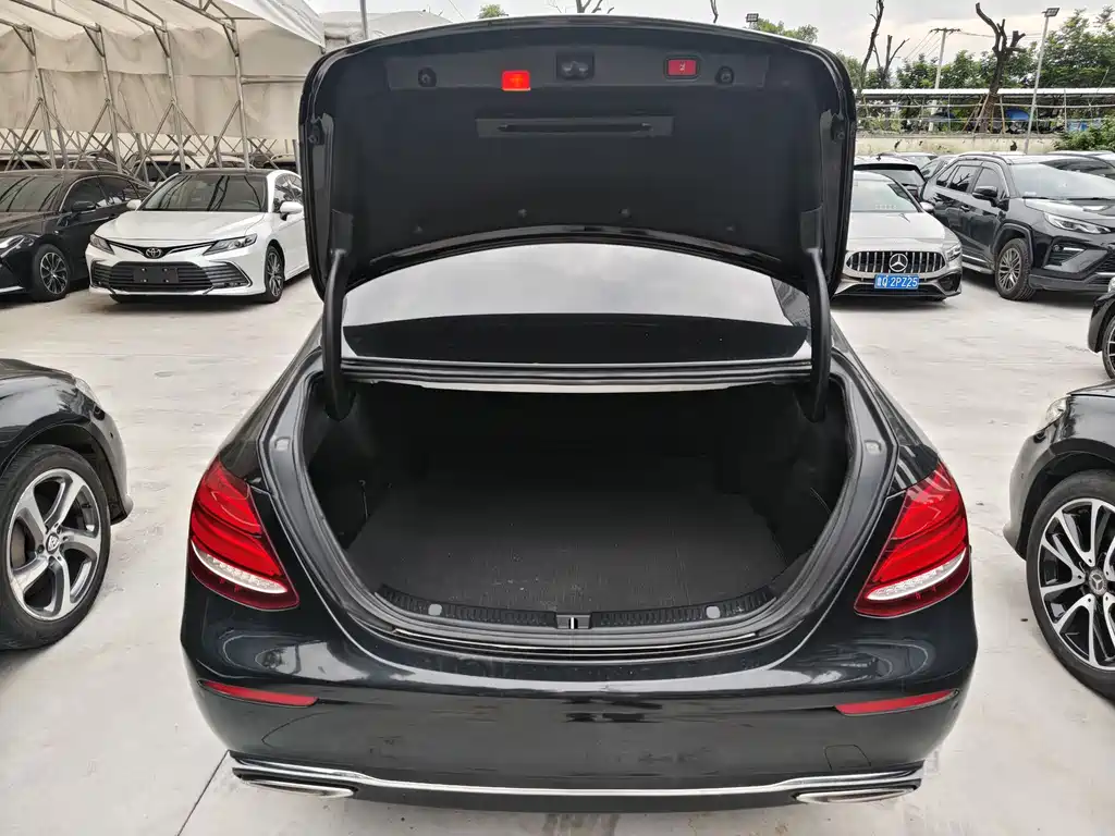Mercedes-Benz E-Class 2017 — фото 25