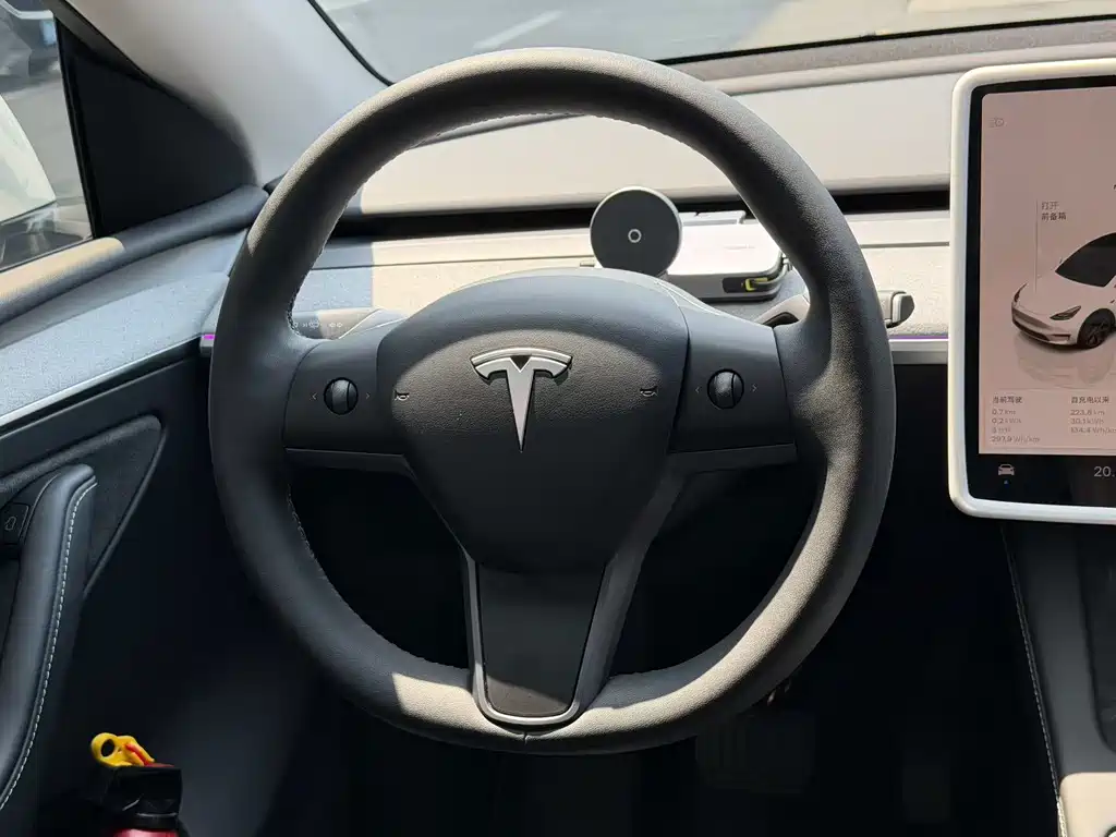 Tesla Model Y 2024 — фото 5