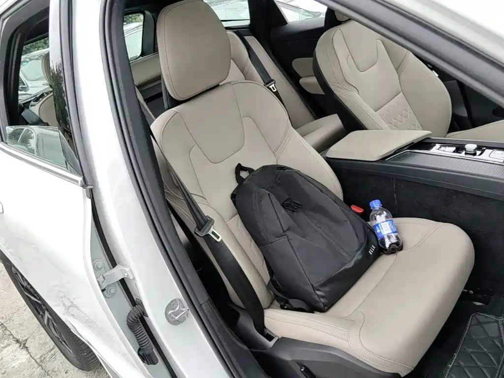 Volvo XC60 2025 — фото 25