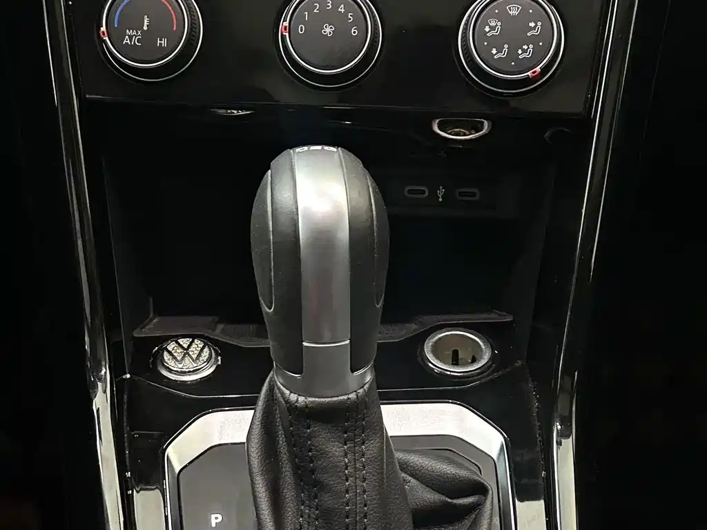 Volkswagen T-Roc 2022 — фото 14