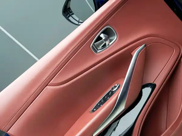 Aston Martin DBX 2023