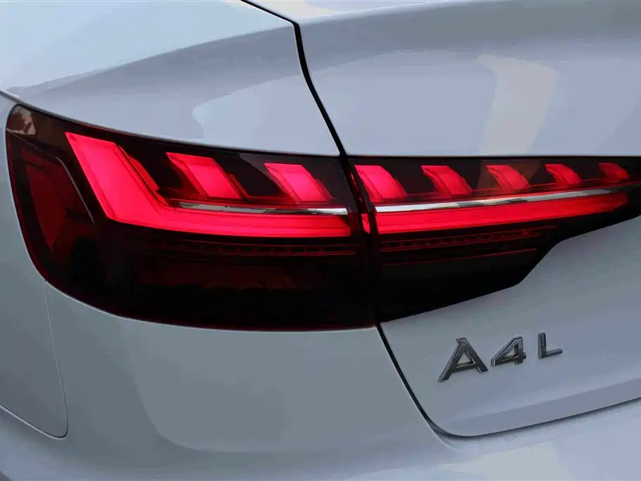 Audi A4L 2022 — фото 11