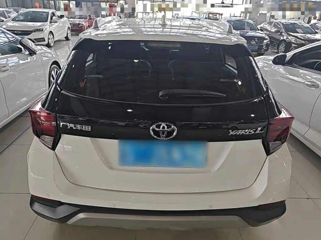 Toyota Yaris L 2021 — фото 6