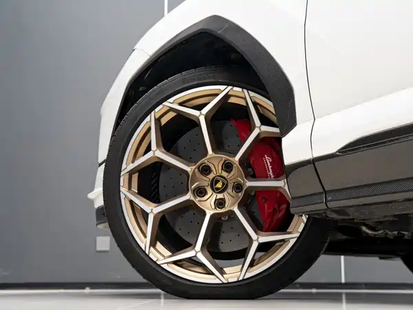 Lamborghini Urus 2024