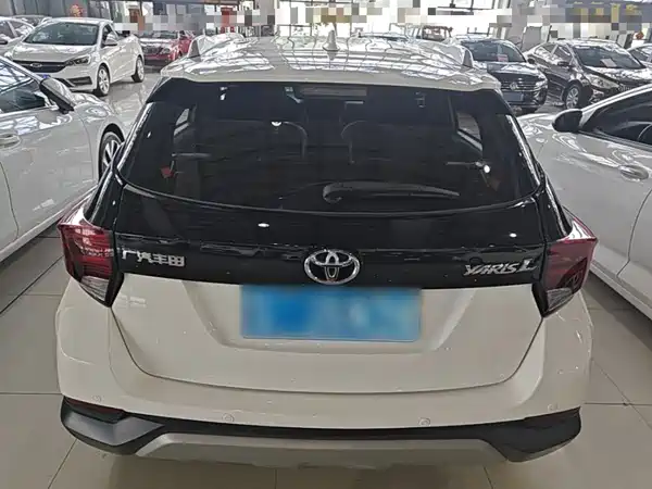 Toyota Yaris L 2021