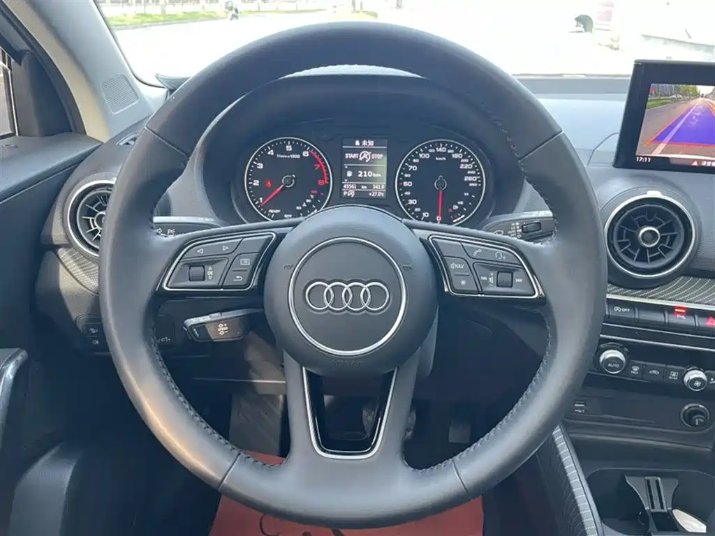 Audi Q2L 2021 — фото 18
