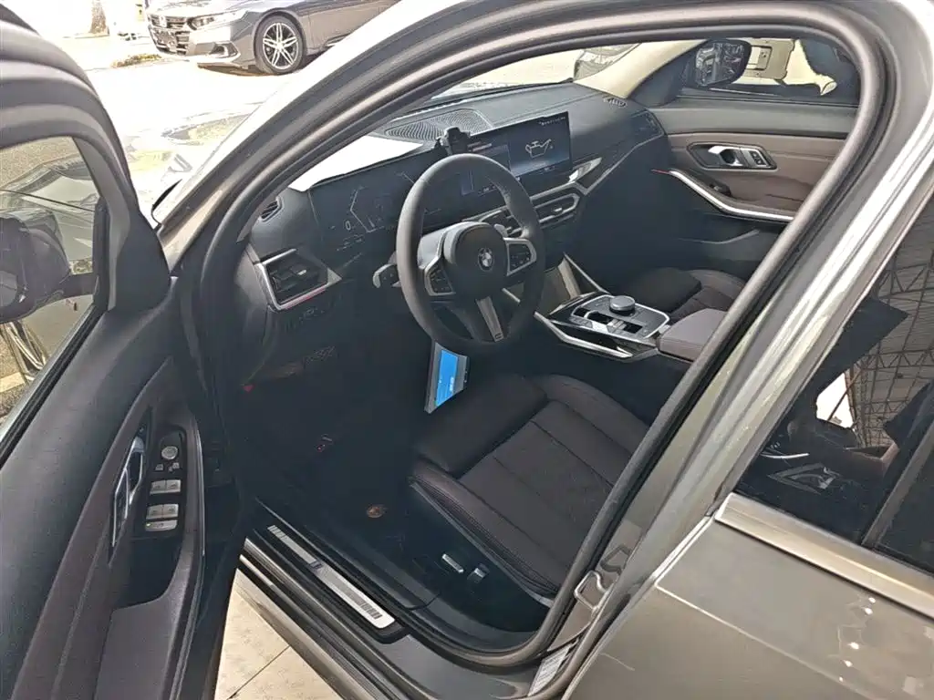 BMW 3 Series 2023 — фото 16