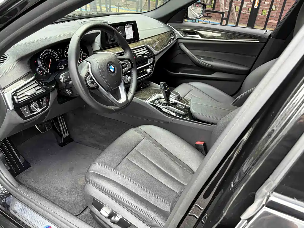 BMW 5 Series 2018 — фото 7