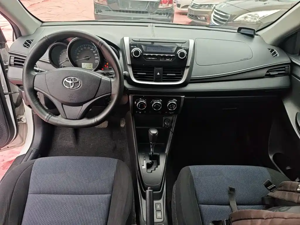 Toyota Yaris L 2018 — фото 10