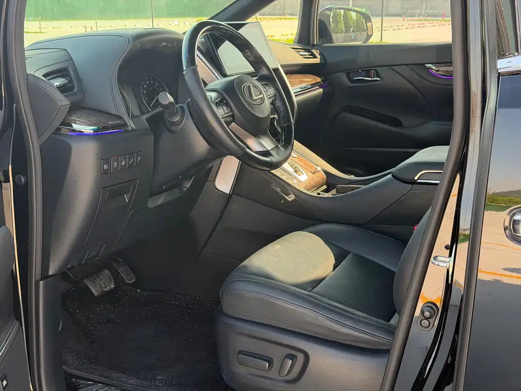 Toyota Vellfire 2023 — фото 10