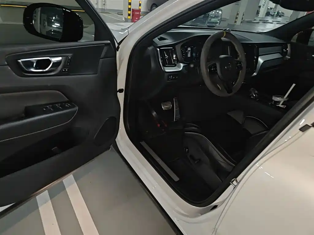 Volvo XC60 PHEV 2020 — фото 16