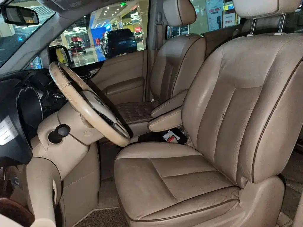 Nissan Quest 2015 — фото 11