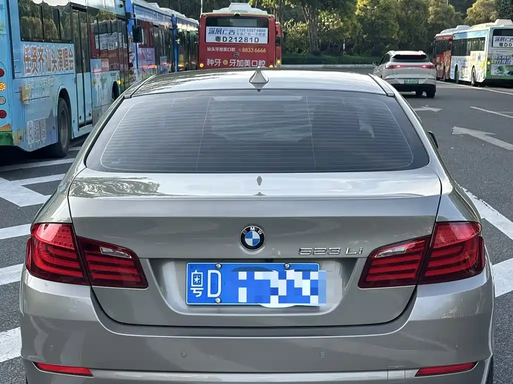 BMW 5 Series 2012 — фото 9