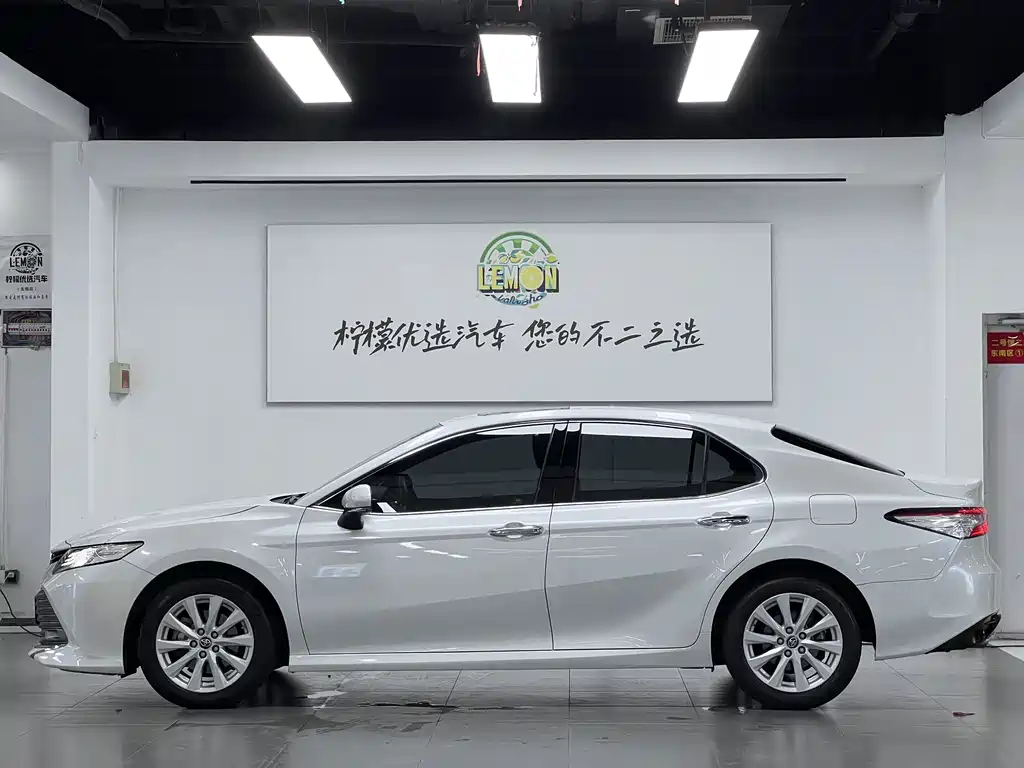 Toyota Camry 2019 — фото 5
