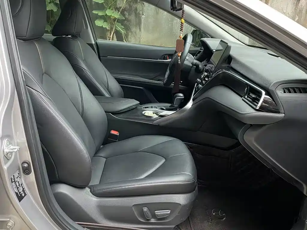 Toyota Camry 2023 — фото 10