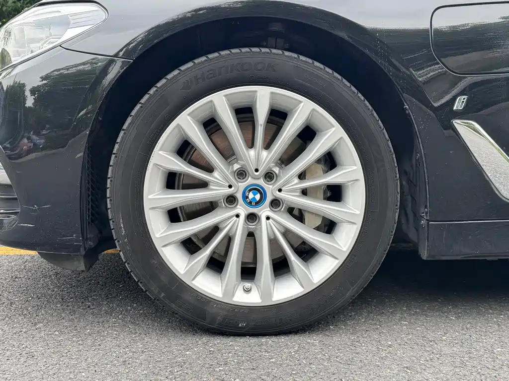 BMW 5 Series New Energy 2019 — фото 23
