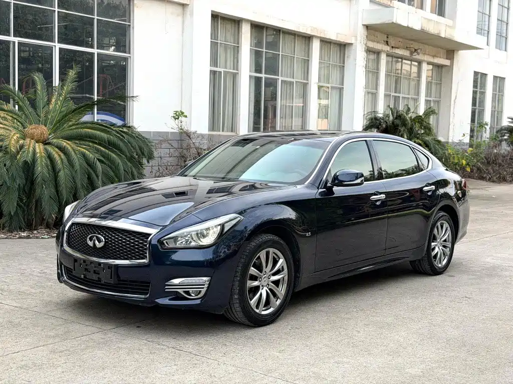 Infiniti Q70 2017 — фото 1