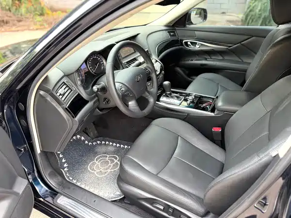 Infiniti Q70 2017