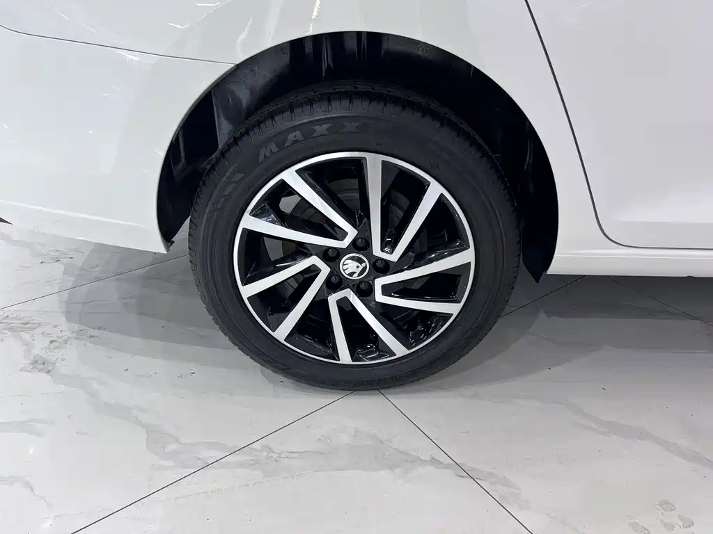 Skoda Rapid 2022 — фото 18