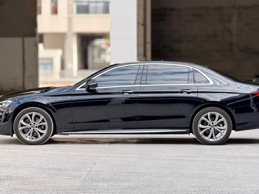 Mercedes-Benz E-Class 2023 — фото 4