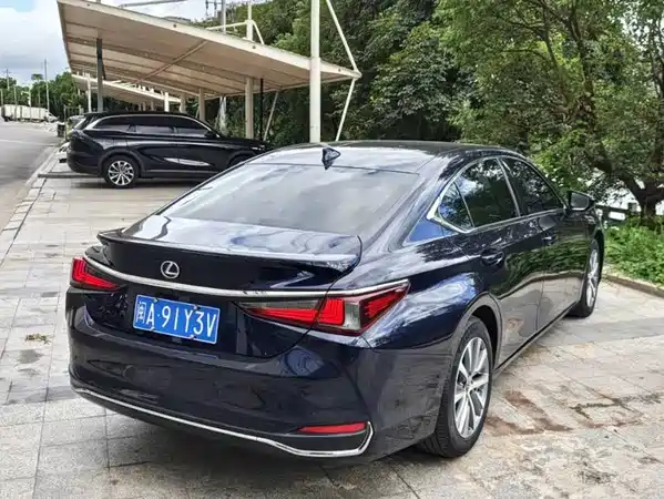 Lexus ES 2020