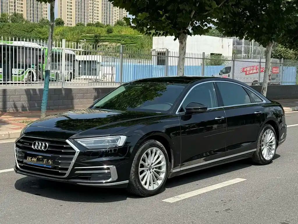 Audi A8 2020 — фото 1