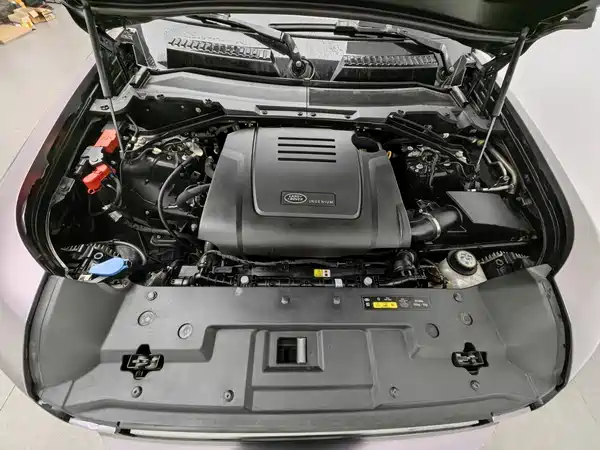 Land Rover Defender 2023