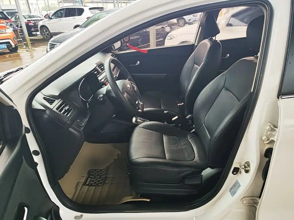 Kia K2 2015 — фото 15
