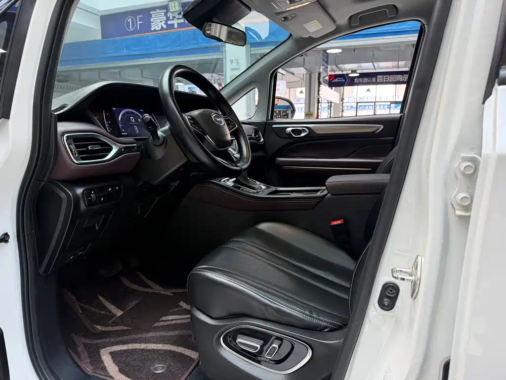 GAC Motor Trumpchi M6 2022 — фото 6