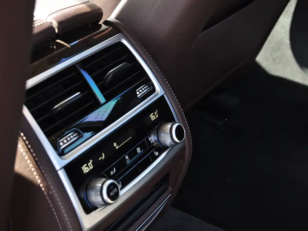 BMW 7 Series 2019 — фото 14
