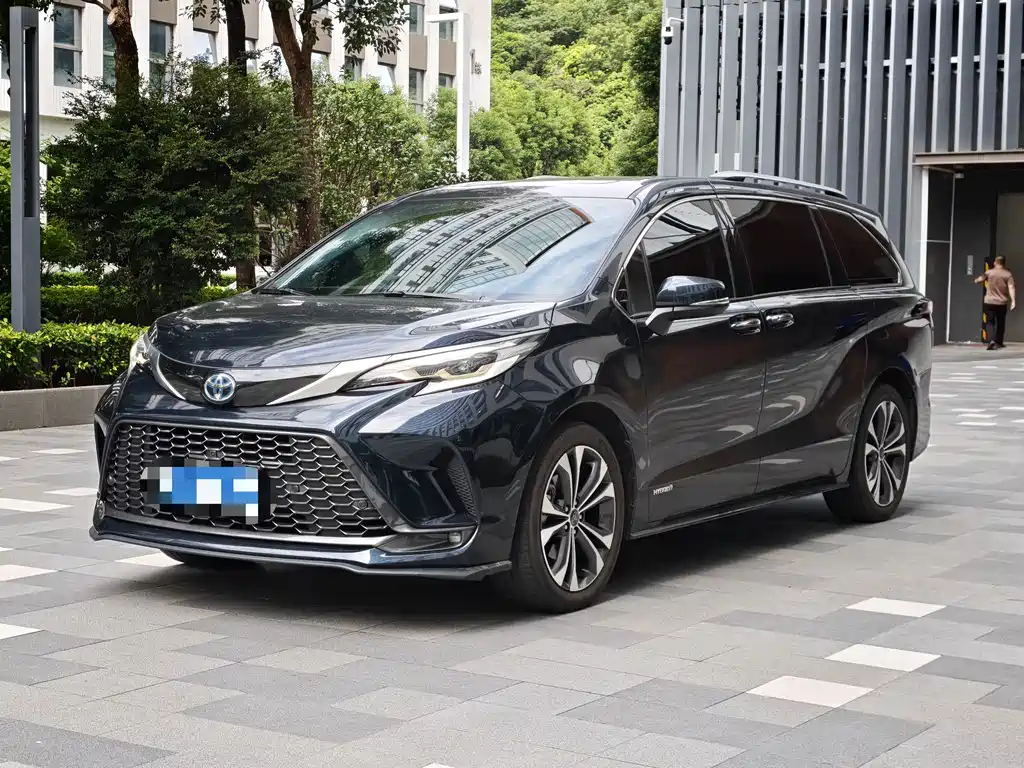 Toyota Granvia 2023