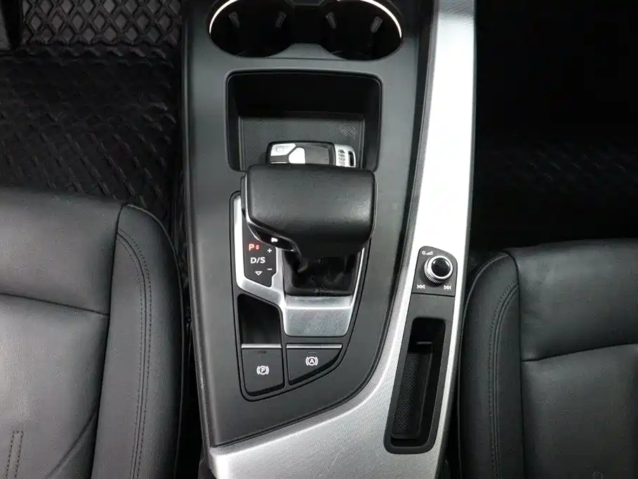 Audi A4 2022 — фото 12