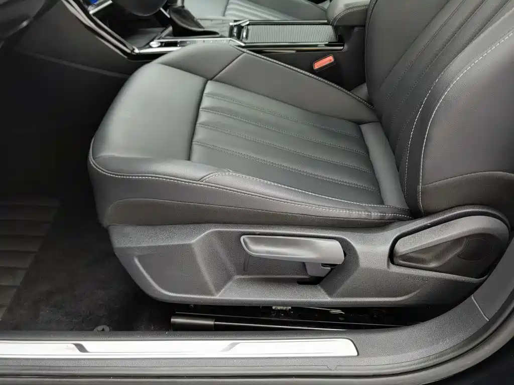 Volkswagen Passat Plug-In Hybrid 2023 — фото 20
