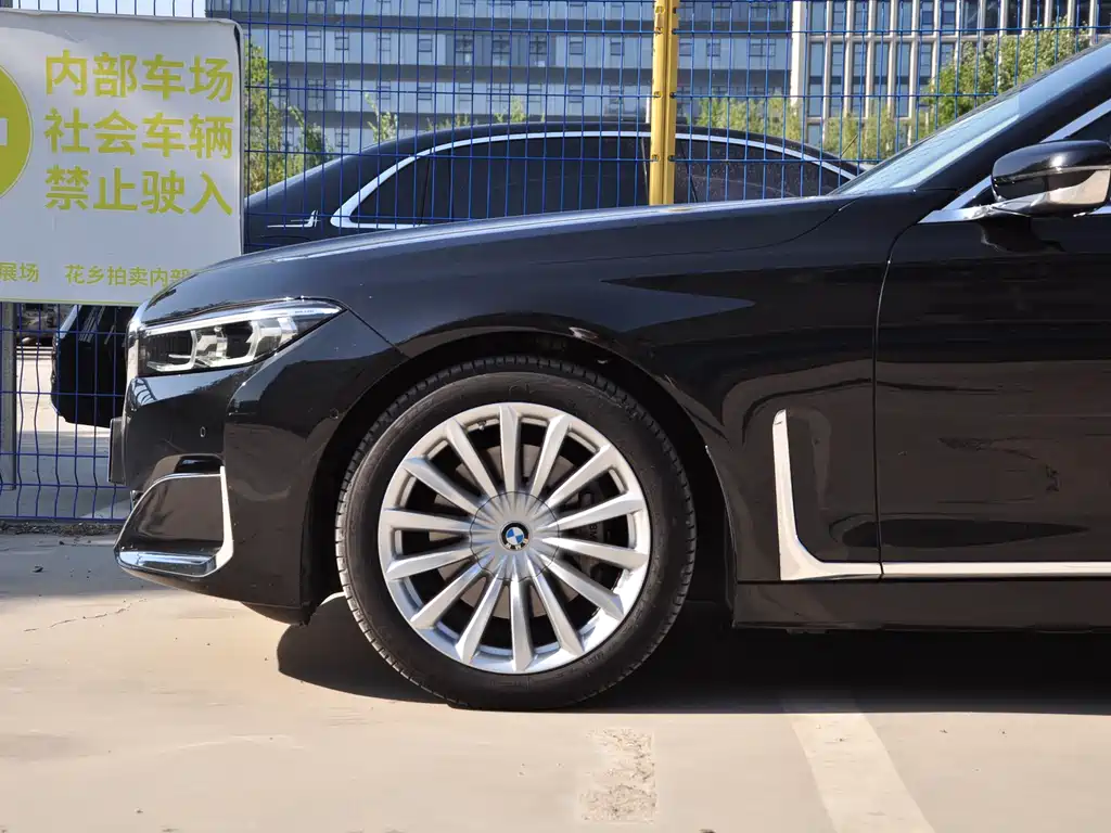 BMW 7 Series 2019 — фото 19