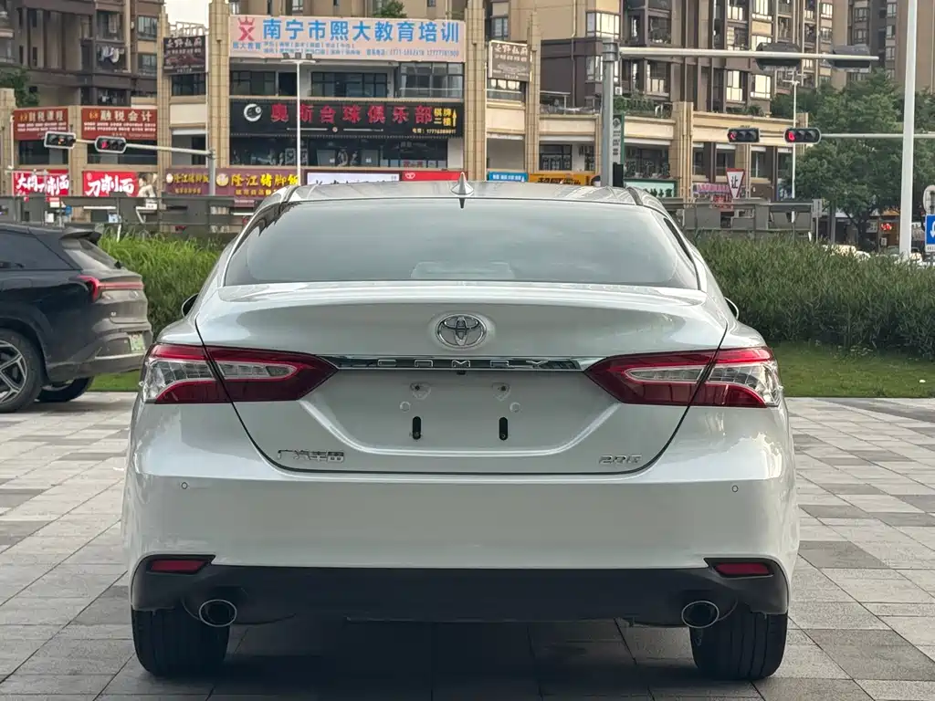 Toyota Camry 2022 — фото 5