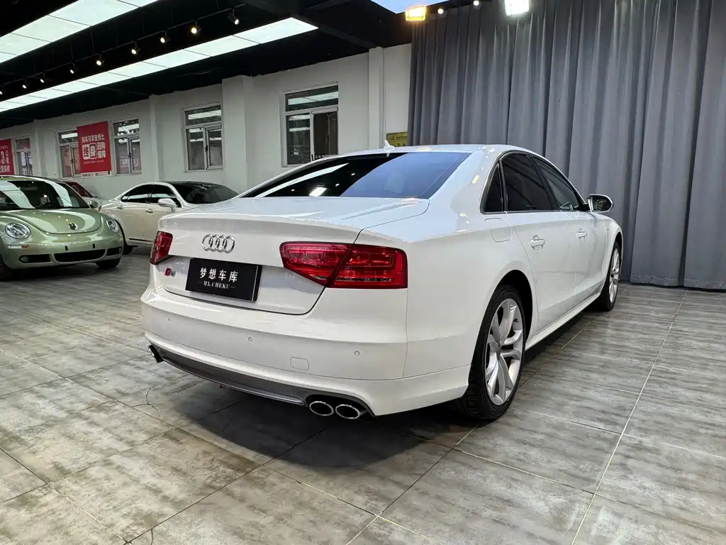 Audi S8 2014 — фото 6