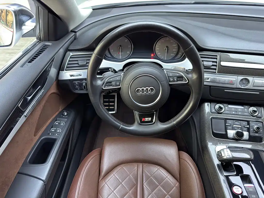 Audi S8 2014 — фото 12