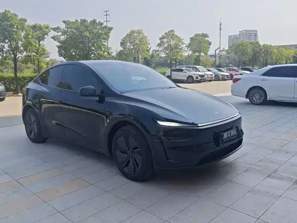 Tesla Model Y 2026