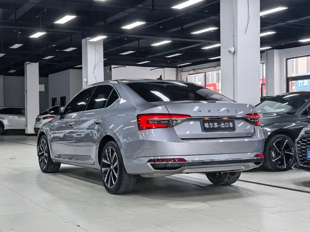 Skoda Superb 2023 — фото 23