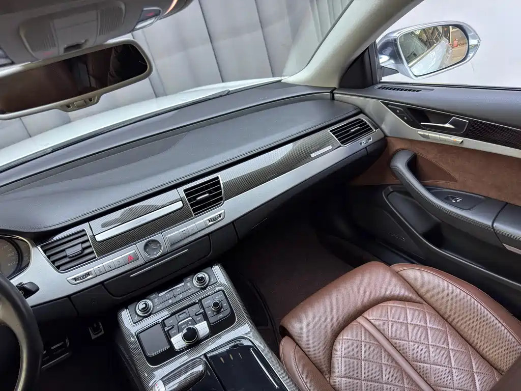Audi S8 2014 — фото 10