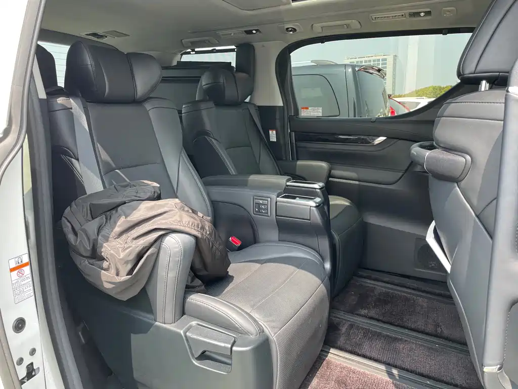 Toyota Vellfire 2020 — фото 8