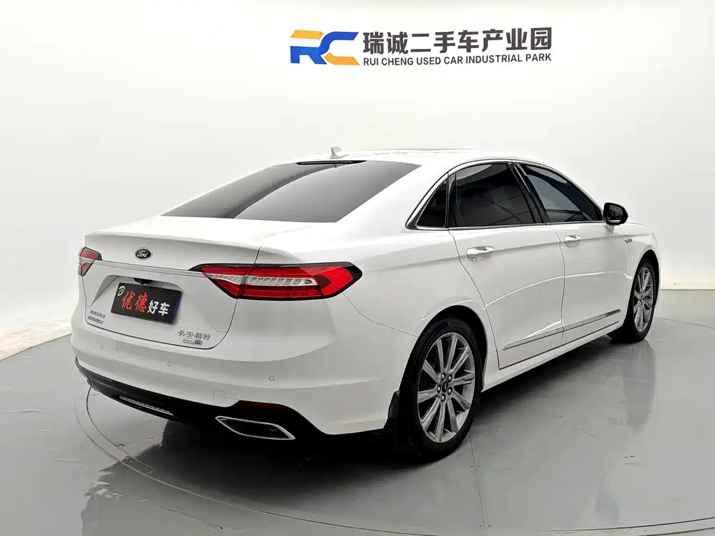 Ford Taurus 2019 — фото 18